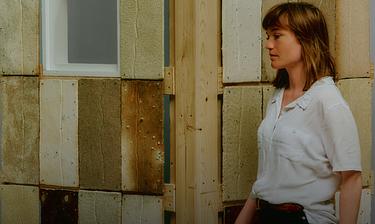 annaMarie-cropped-darkmode